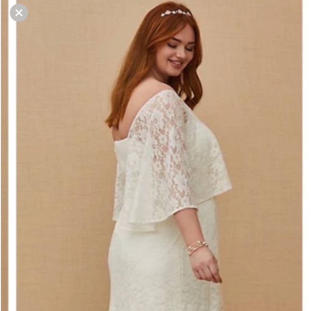Wedding dress size 14 Torrid NWT. Off white lace. - Picture 4 of 10